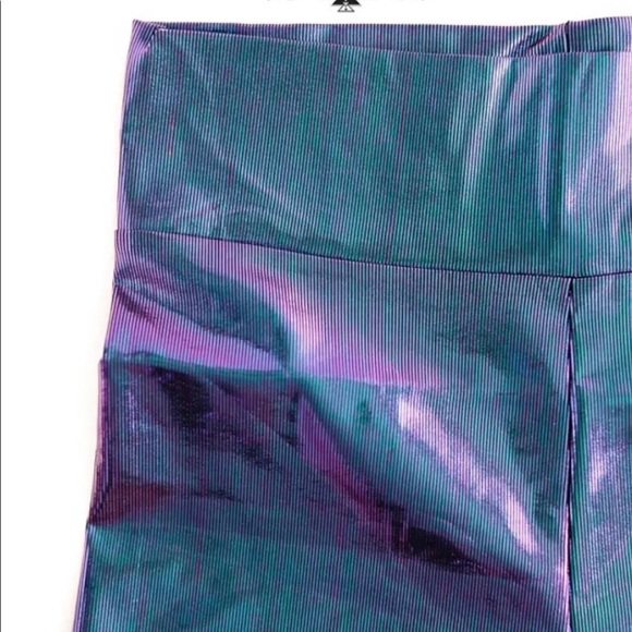 BIKER BABE SHORTS 2.0 * METALLIC PURPLE - Picture 5 of 5